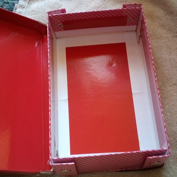 Nifty Red Box - Picture 6 of 7